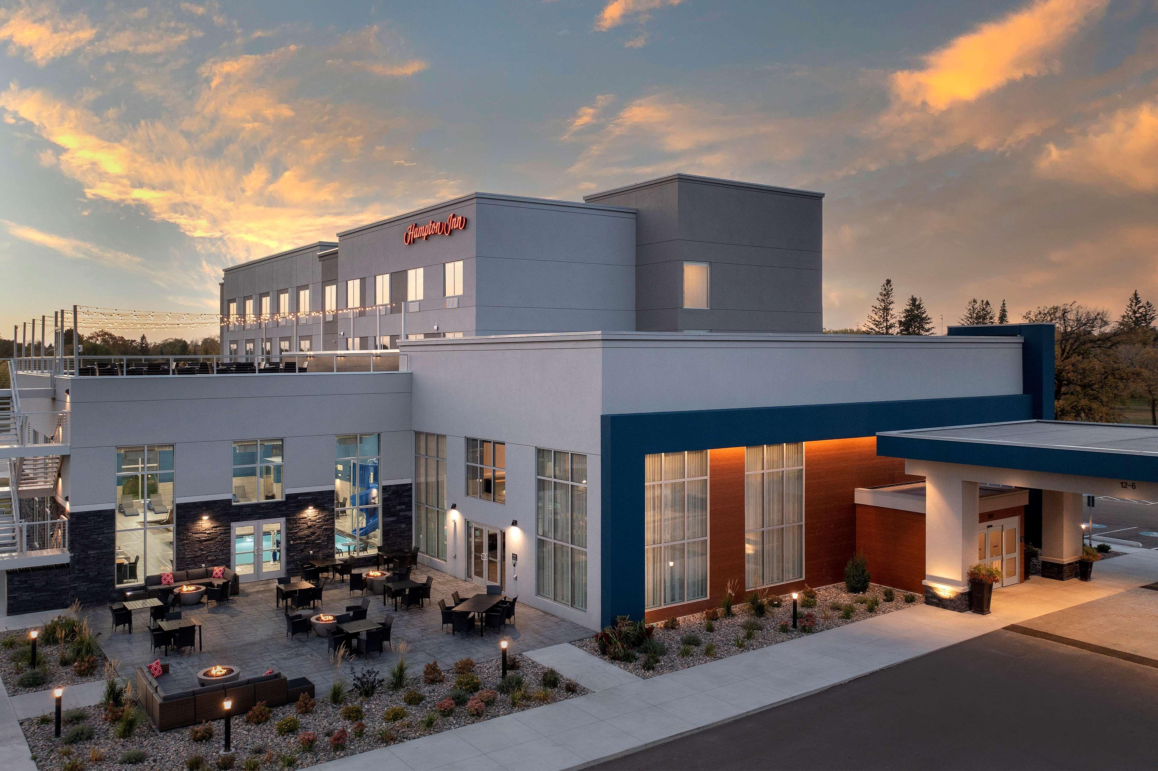 Hampton Inn Warroad, Mn Exterior photo